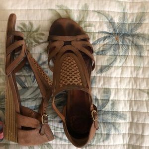 ON HOLD Adorable sandals with slight wedge